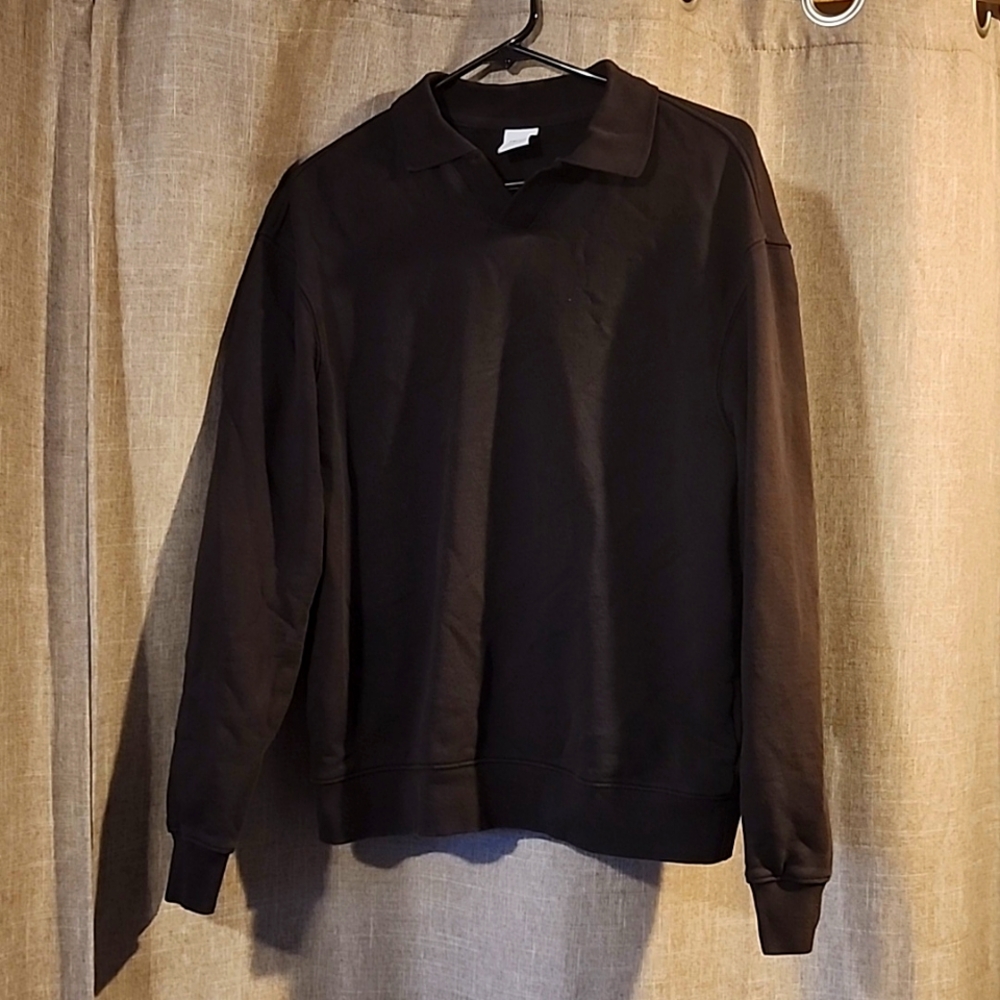 Zara Men's Vneck collared shirt